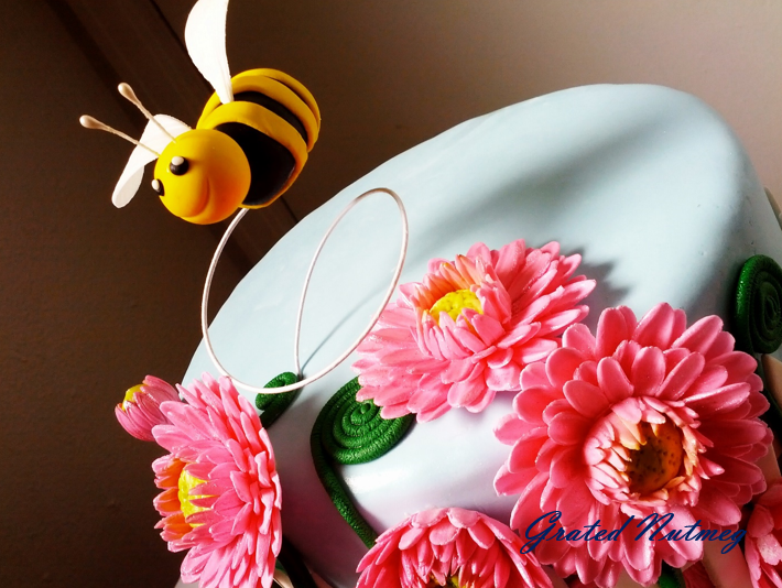 How to make a Bee fondant cake topper - step by step tutorial