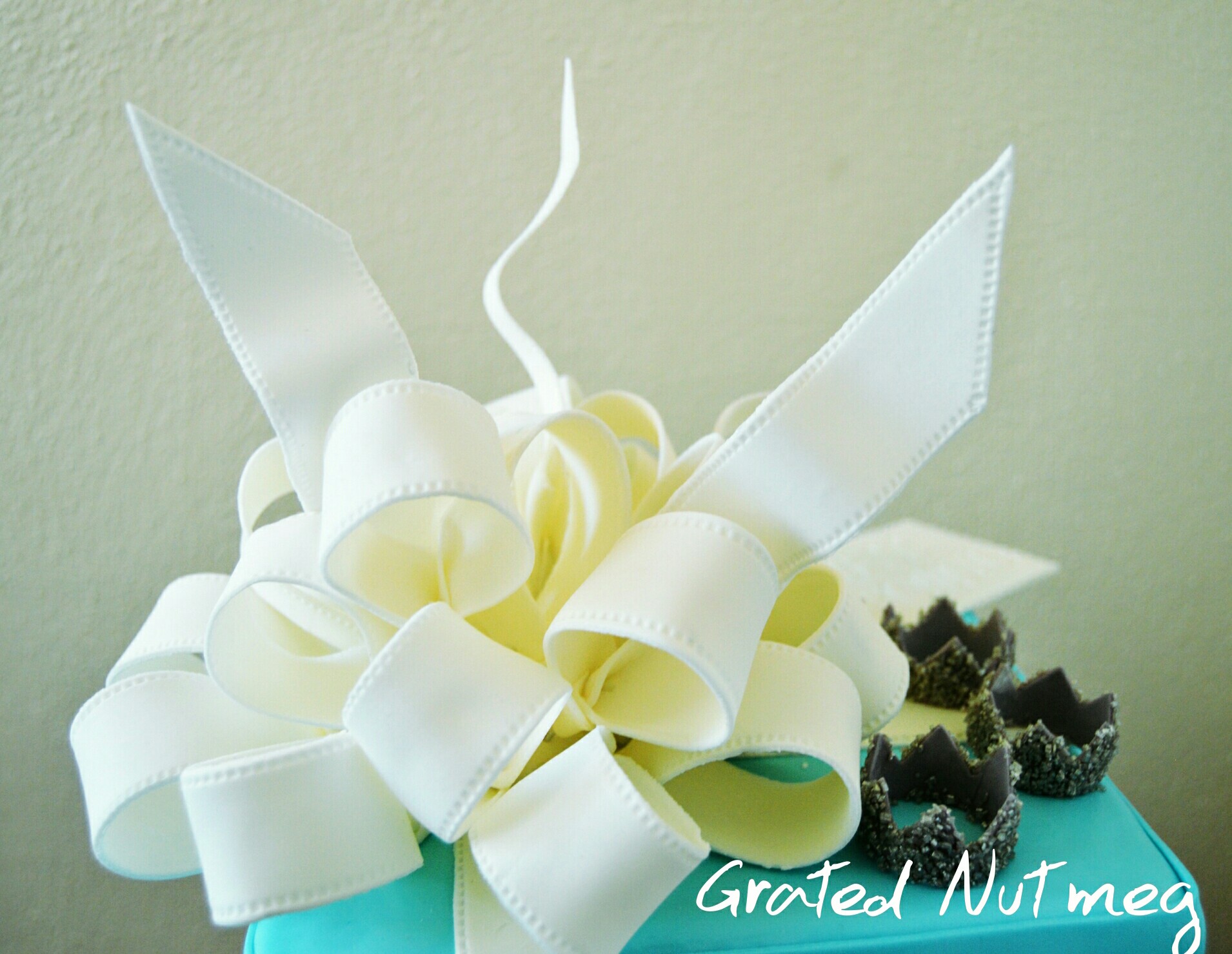 How to Make Fondant Bows & Loops - Wilton